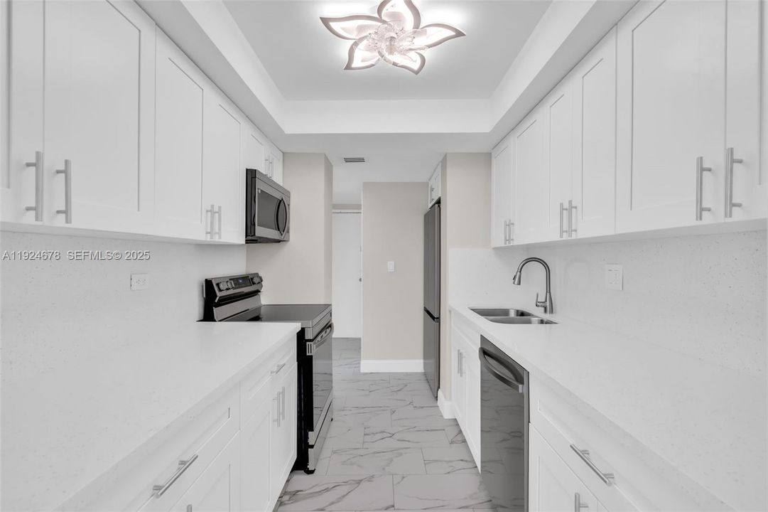 For Sale: $450,000 (1 beds, 2 baths, 943 Square Feet)