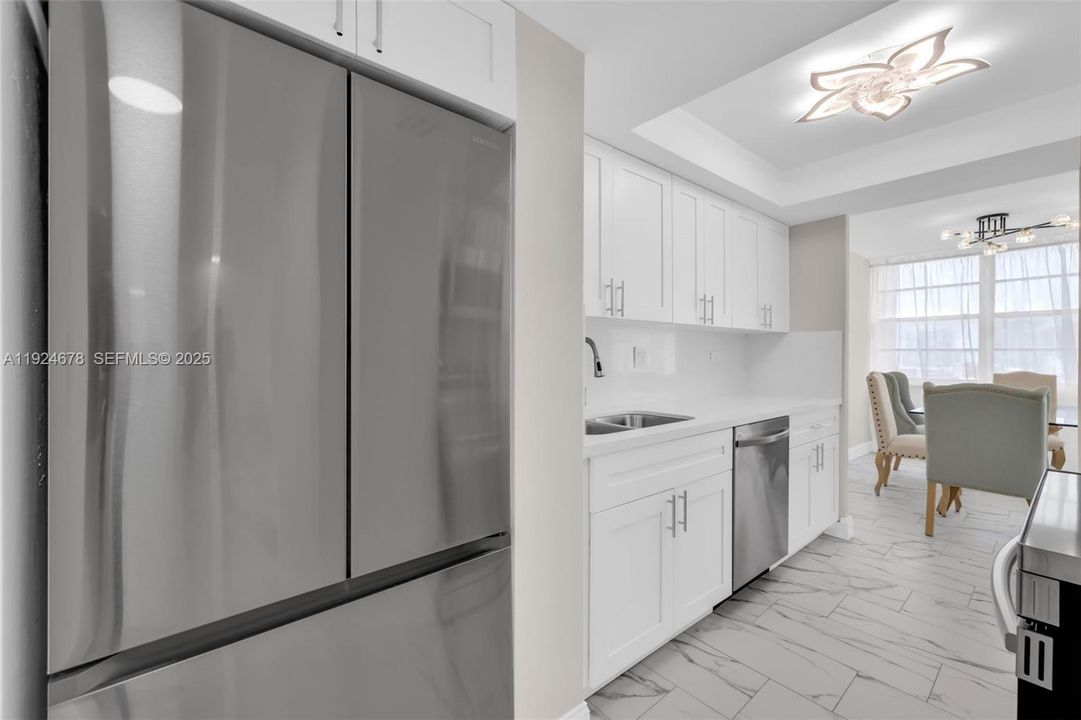 For Sale: $450,000 (1 beds, 2 baths, 943 Square Feet)
