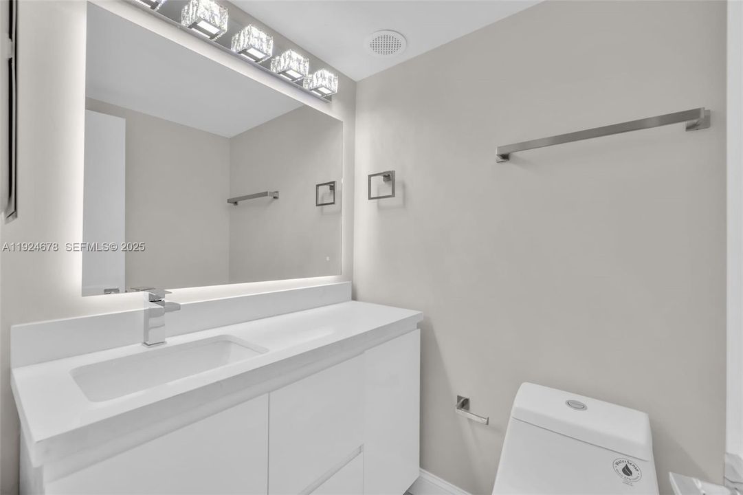 For Sale: $450,000 (1 beds, 2 baths, 943 Square Feet)