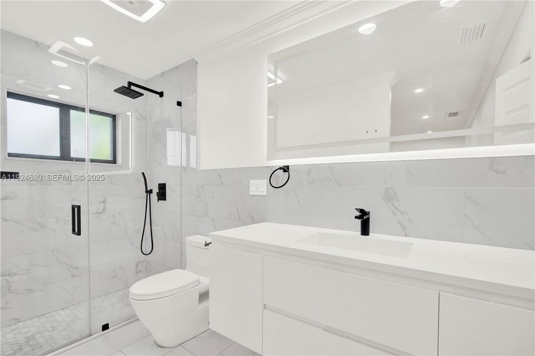 For Sale: $294,500 (3 beds, 2 baths, 940 Square Feet)