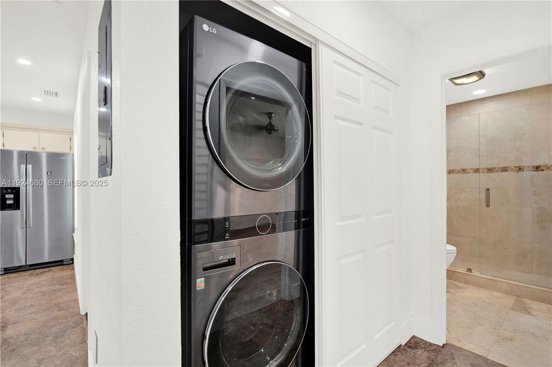 For Sale: $294,500 (3 beds, 2 baths, 940 Square Feet)