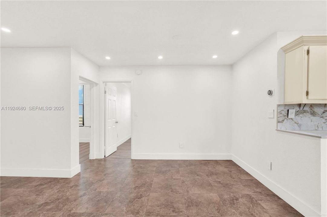 For Sale: $294,500 (3 beds, 2 baths, 940 Square Feet)