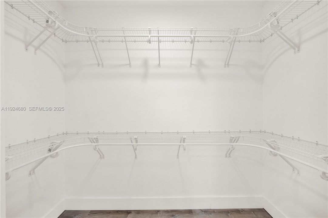 For Sale: $294,500 (3 beds, 2 baths, 940 Square Feet)