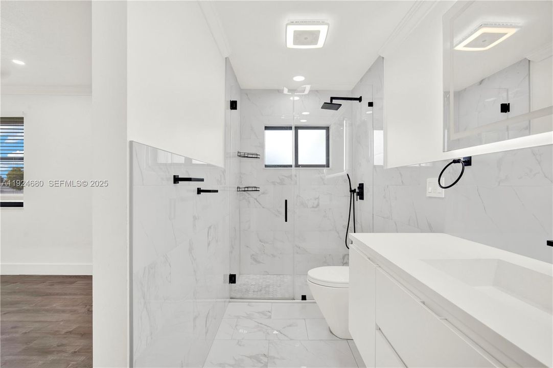 For Sale: $294,500 (3 beds, 2 baths, 940 Square Feet)