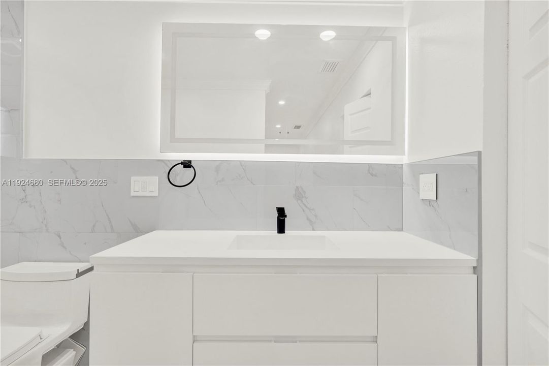 For Sale: $294,500 (3 beds, 2 baths, 940 Square Feet)