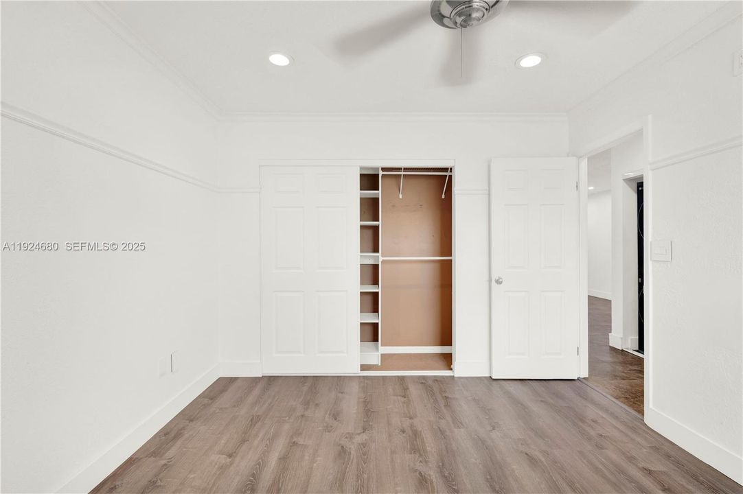 For Sale: $294,500 (3 beds, 2 baths, 940 Square Feet)