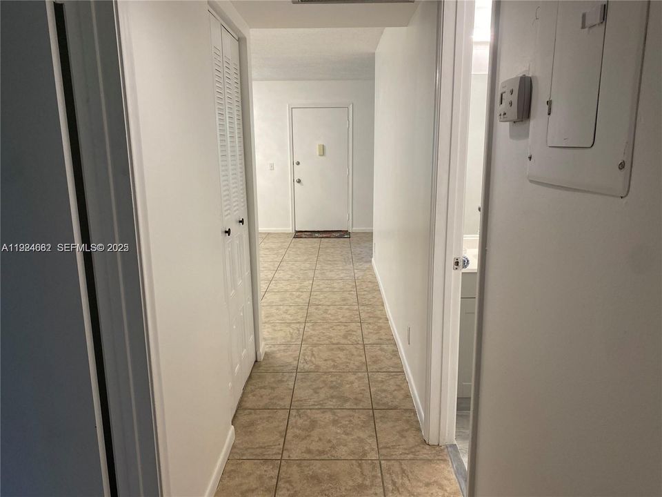 For Rent: $2,200 (2 beds, 2 baths, 1044 Square Feet)