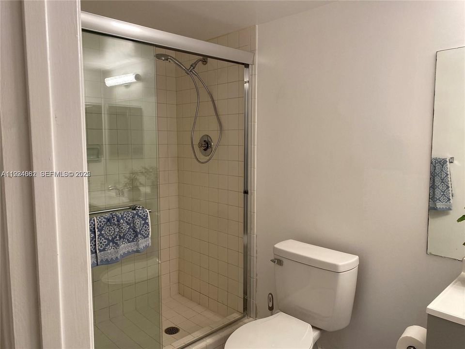 For Rent: $2,200 (2 beds, 2 baths, 1044 Square Feet)