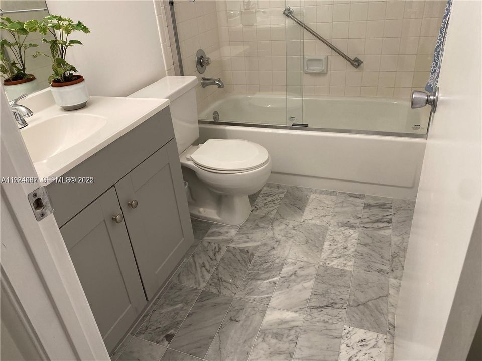 For Rent: $2,200 (2 beds, 2 baths, 1044 Square Feet)