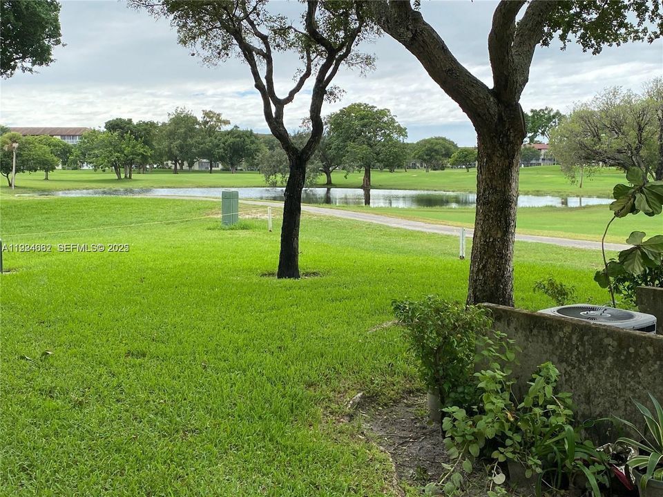 For Rent: $2,200 (2 beds, 2 baths, 1044 Square Feet)