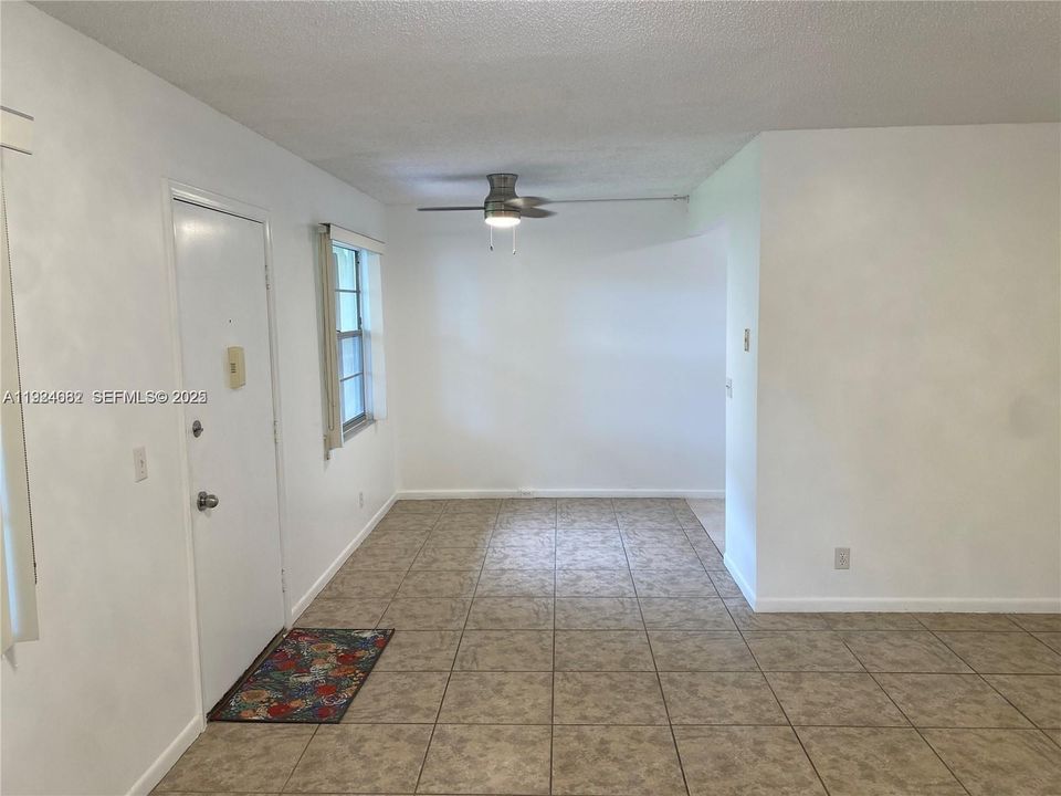 For Rent: $2,200 (2 beds, 2 baths, 1044 Square Feet)