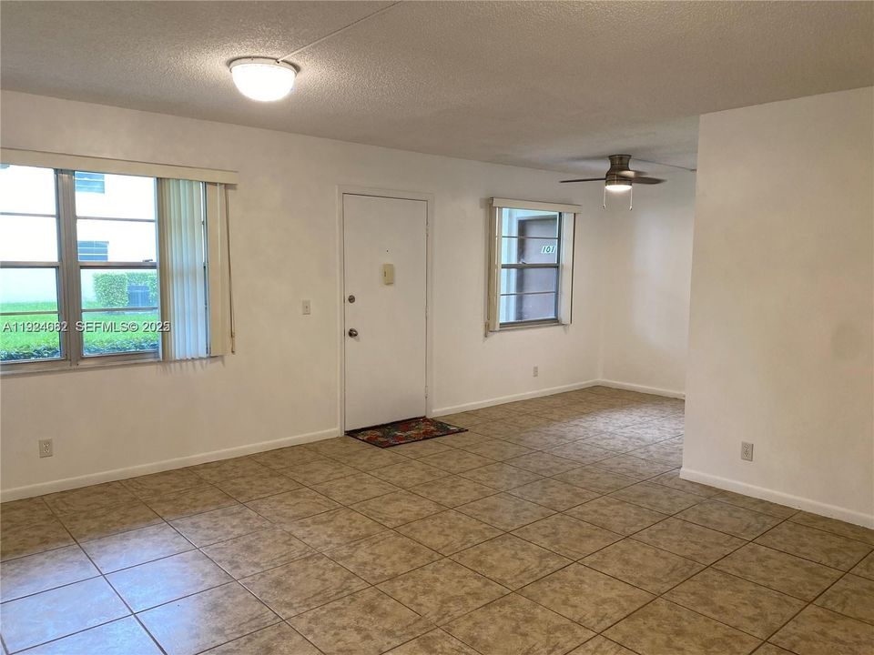 For Rent: $2,200 (2 beds, 2 baths, 1044 Square Feet)