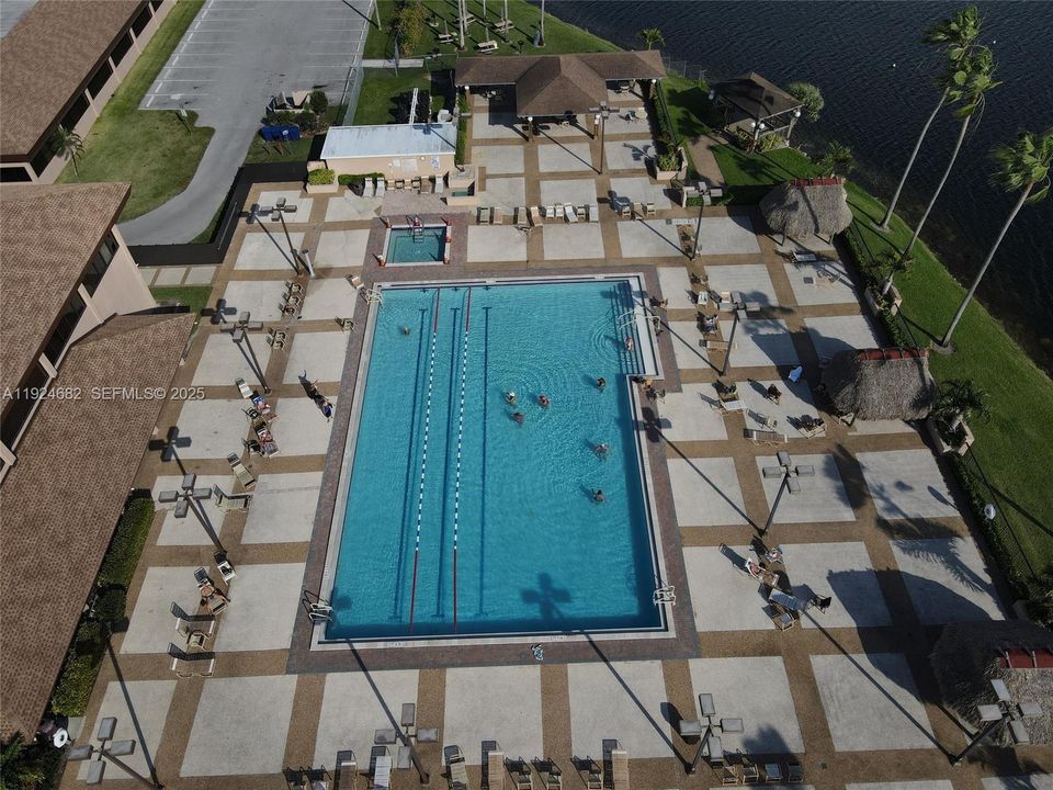 For Rent: $2,200 (2 beds, 2 baths, 1044 Square Feet)