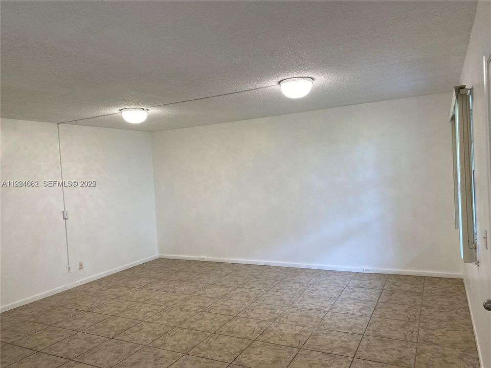 For Rent: $2,200 (2 beds, 2 baths, 1044 Square Feet)