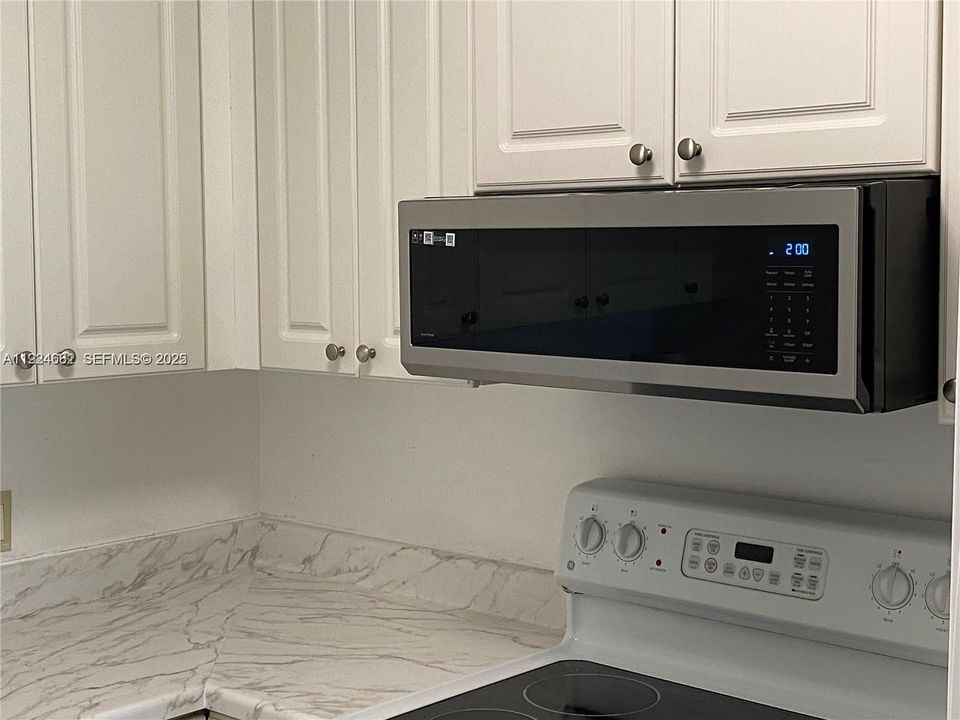 For Rent: $2,200 (2 beds, 2 baths, 1044 Square Feet)