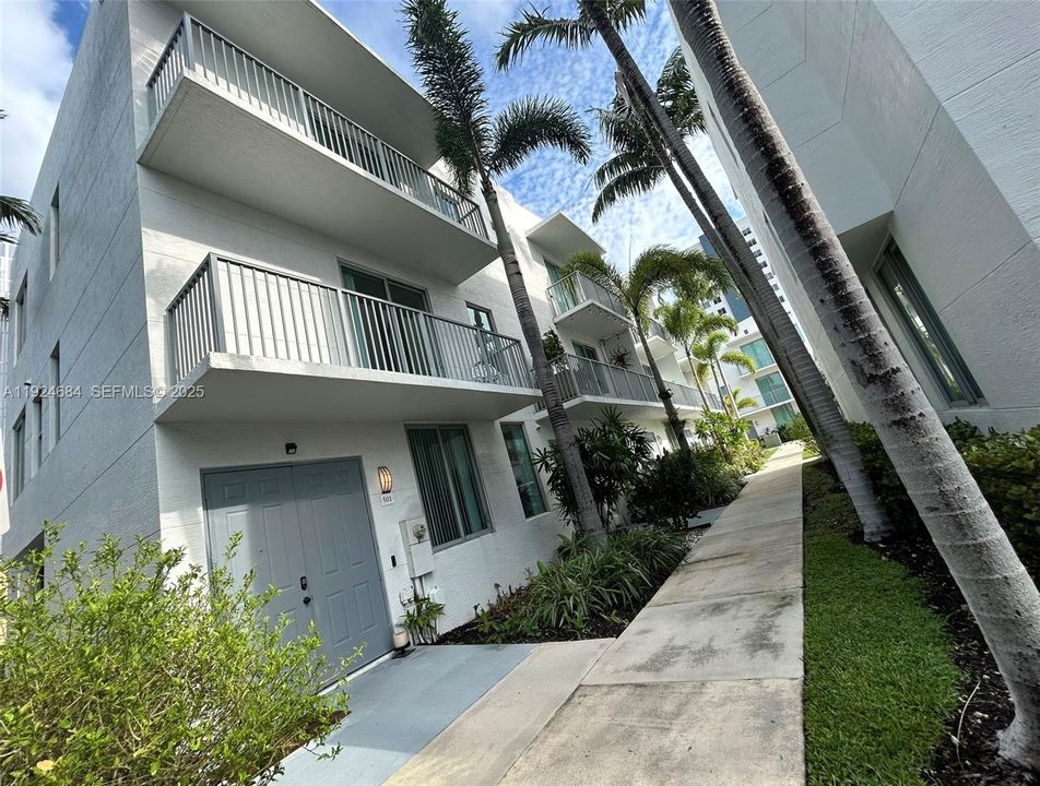 For Rent: $4,250 (4 beds, 3 baths, 2800 Square Feet)