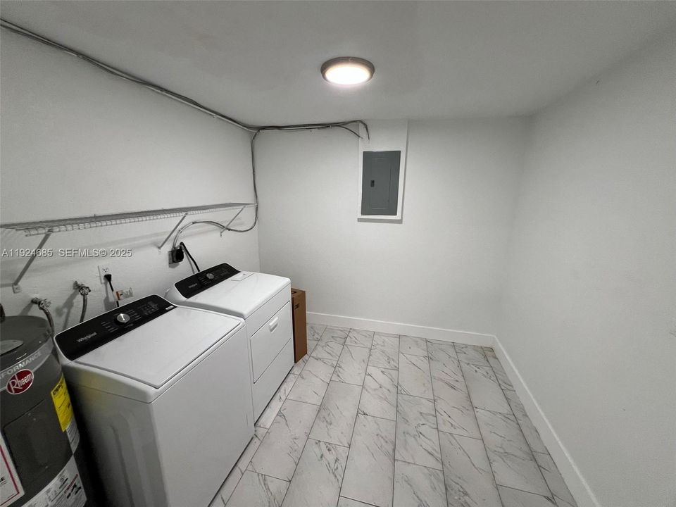 На продажу: $455,000 (3 спален, 2 ванн, 1281 Квадратных фут)