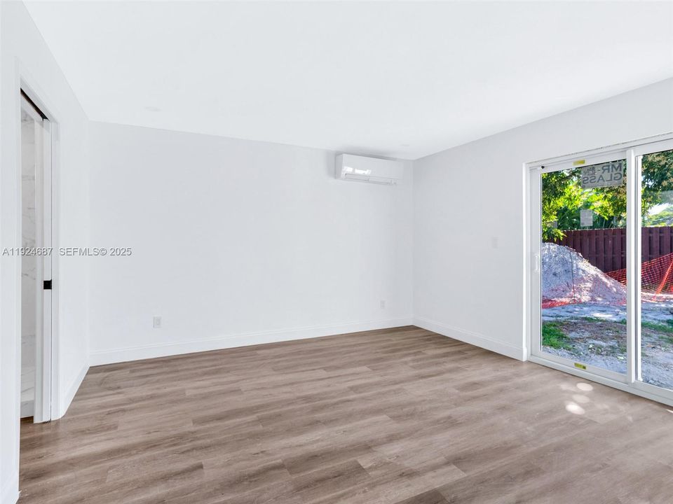 For Rent: $6,000 (2 beds, 1 baths, 1000 Square Feet)