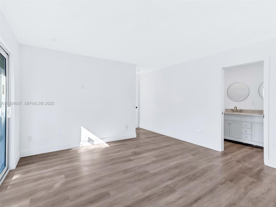 For Rent: $6,000 (2 beds, 1 baths, 1000 Square Feet)