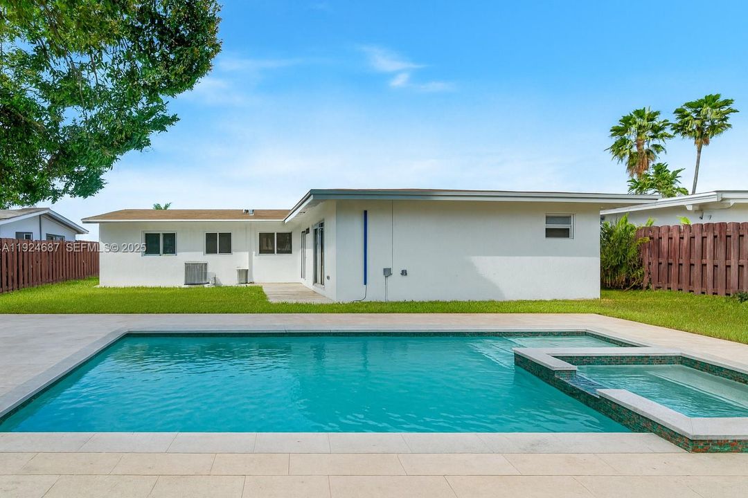 For Rent: $6,000 (2 beds, 1 baths, 1000 Square Feet)