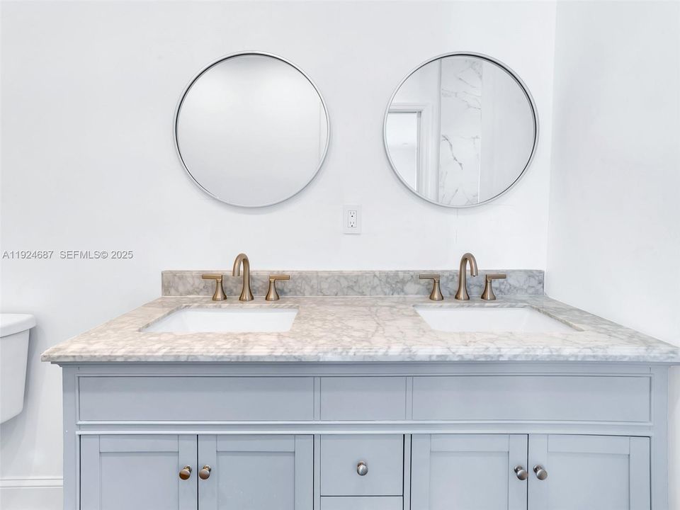 For Rent: $6,000 (2 beds, 1 baths, 1000 Square Feet)