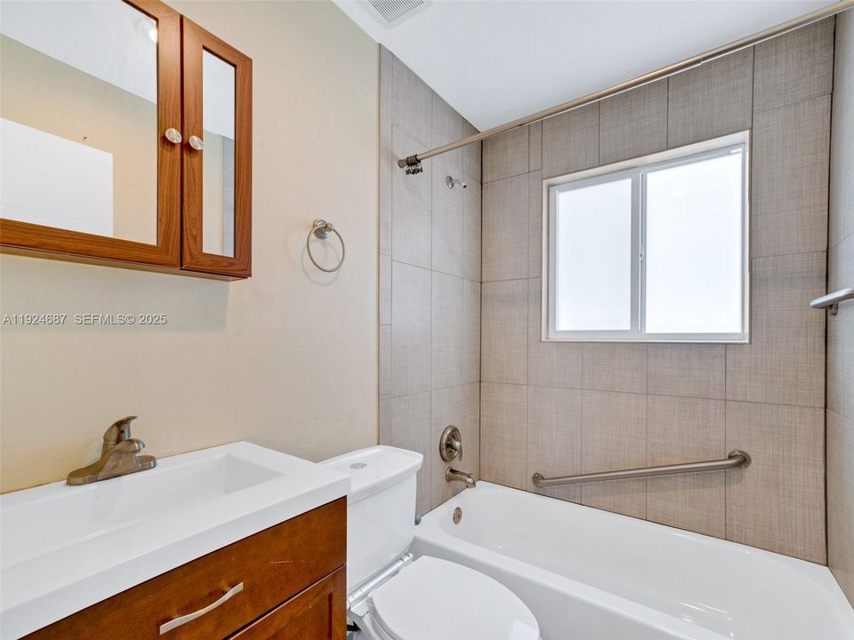 For Rent: $6,000 (2 beds, 1 baths, 1000 Square Feet)