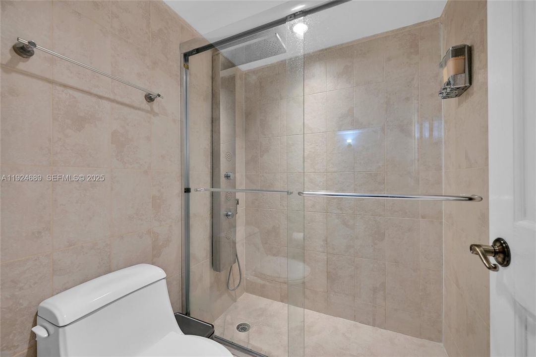 For Sale: $525,000 (2 beds, 2 baths, 1065 Square Feet)