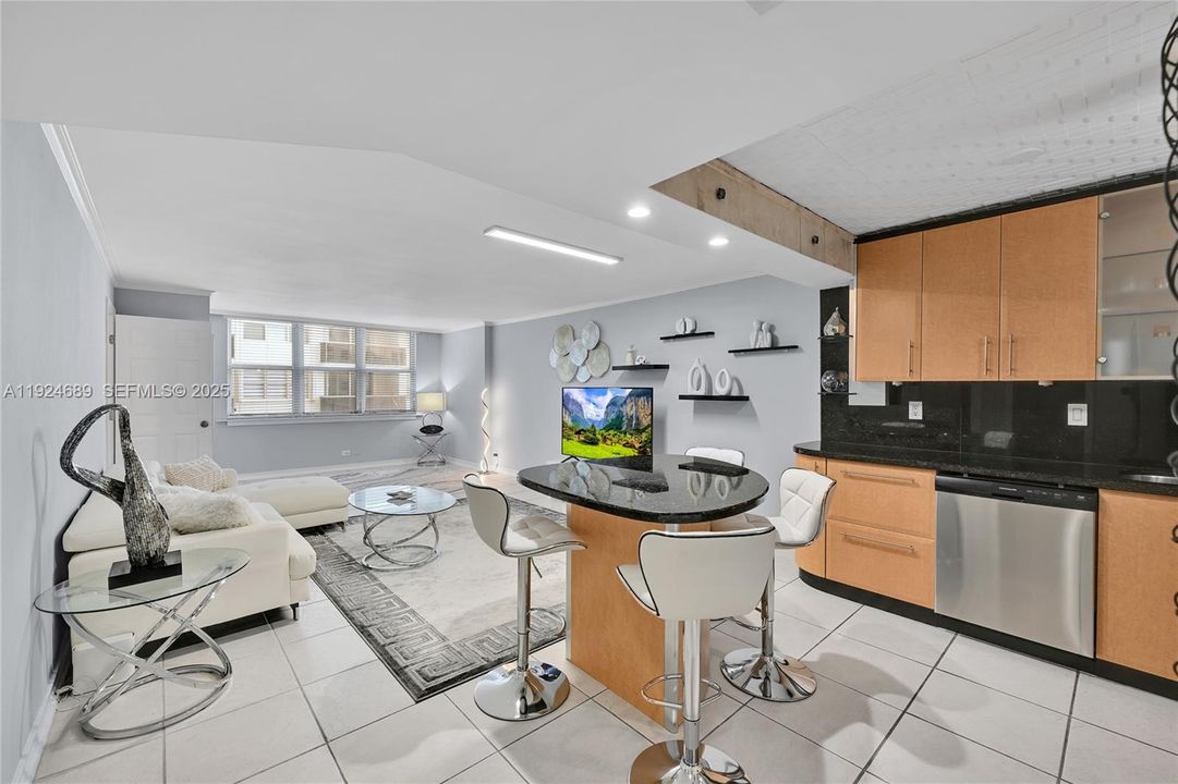 For Sale: $525,000 (2 beds, 2 baths, 1065 Square Feet)