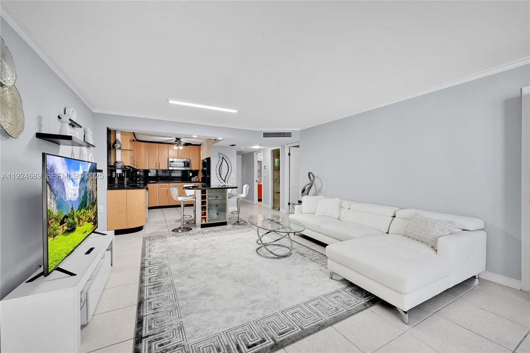 For Sale: $525,000 (2 beds, 2 baths, 1065 Square Feet)