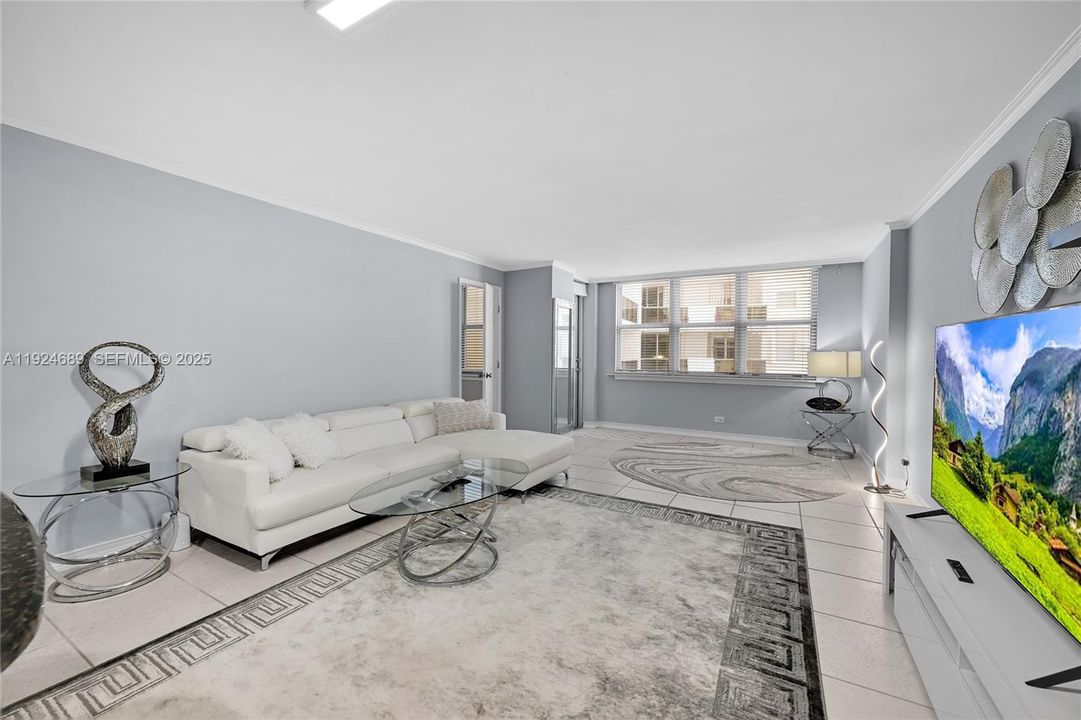 For Sale: $525,000 (2 beds, 2 baths, 1065 Square Feet)