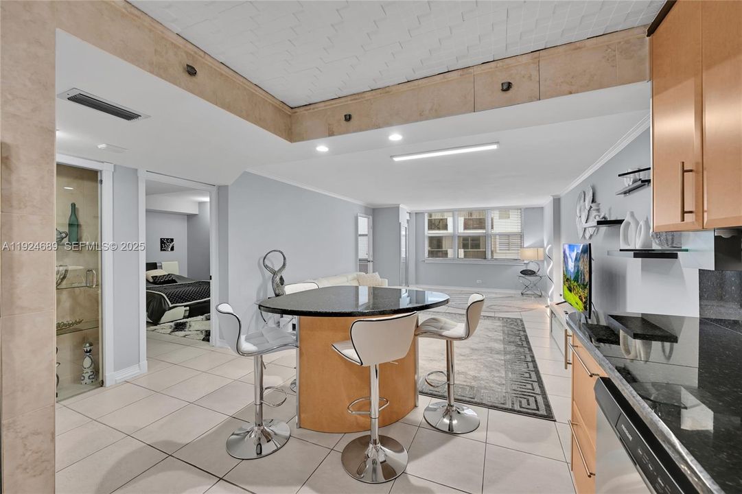 For Sale: $525,000 (2 beds, 2 baths, 1065 Square Feet)