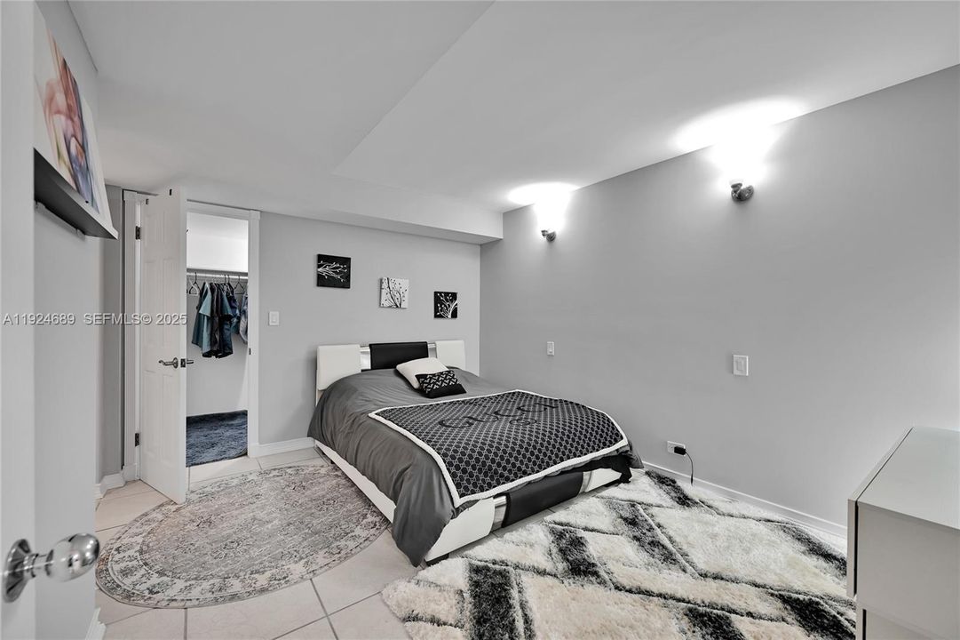 For Sale: $525,000 (2 beds, 2 baths, 1065 Square Feet)