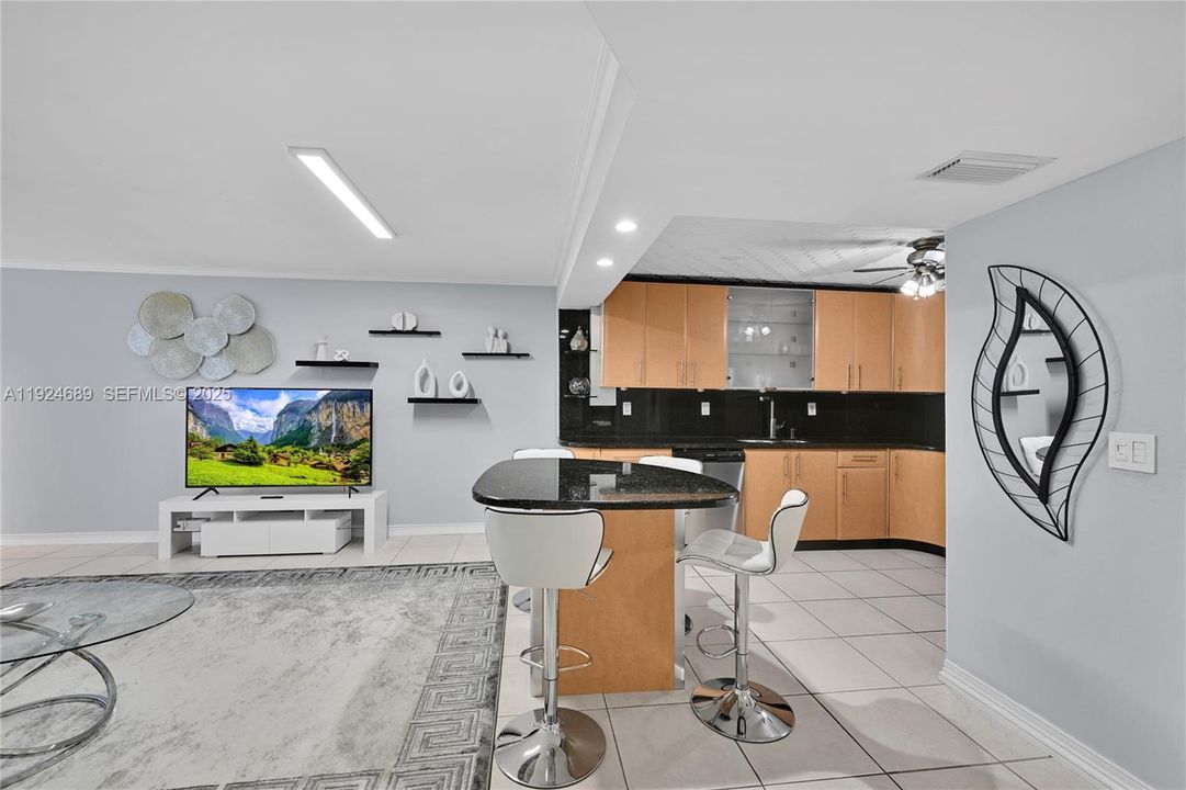 For Sale: $525,000 (2 beds, 2 baths, 1065 Square Feet)