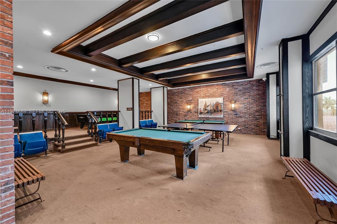 For Sale: $525,000 (2 beds, 2 baths, 1065 Square Feet)