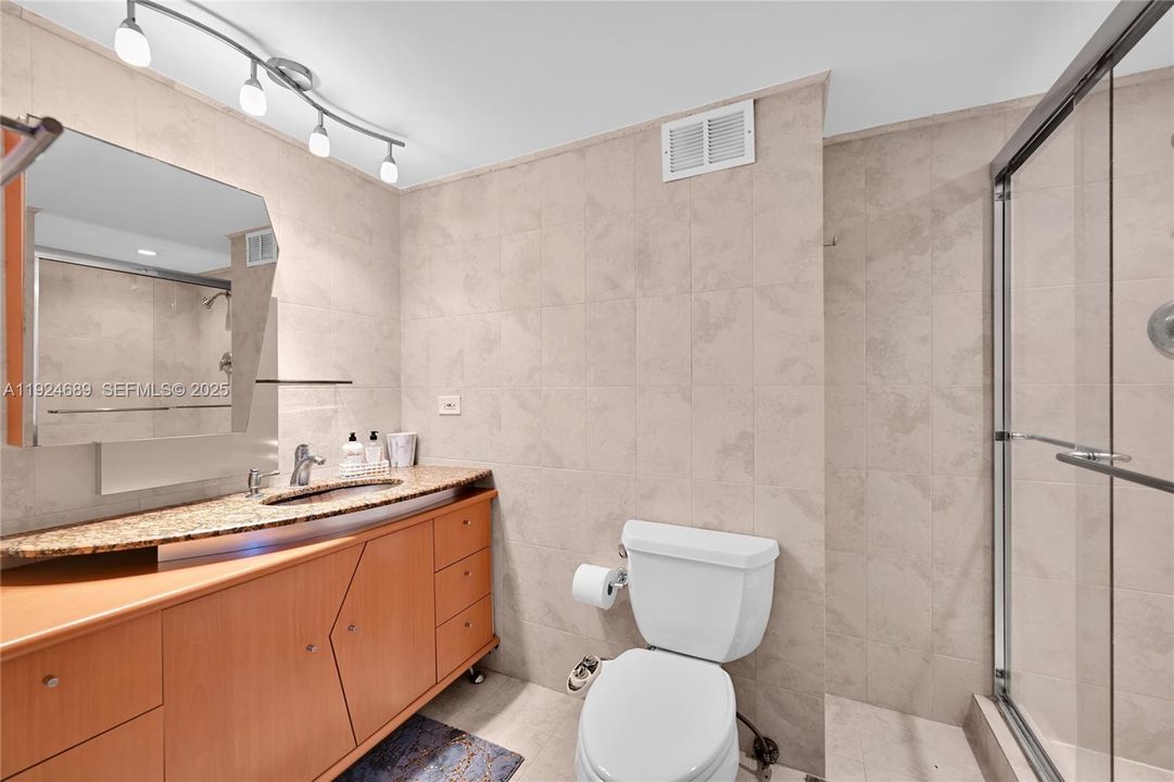 For Sale: $525,000 (2 beds, 2 baths, 1065 Square Feet)