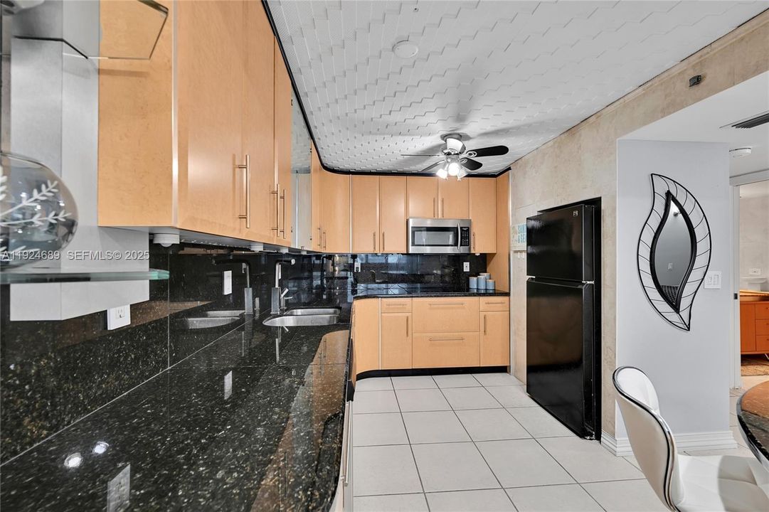 For Sale: $525,000 (2 beds, 2 baths, 1065 Square Feet)