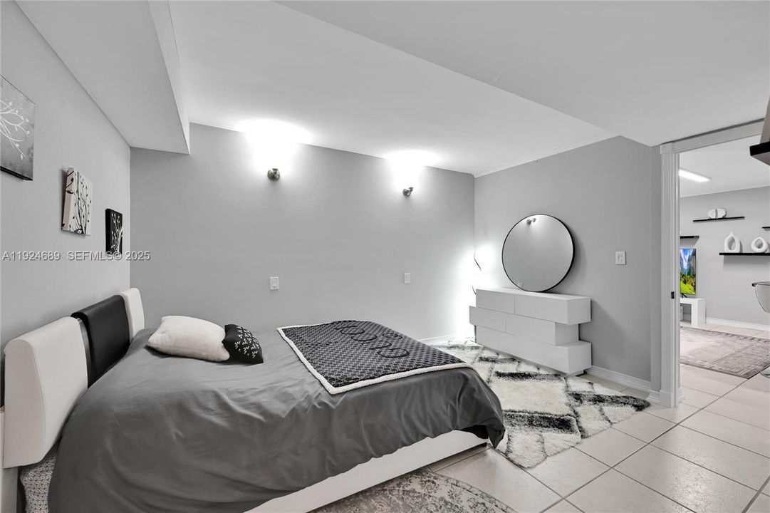 For Sale: $525,000 (2 beds, 2 baths, 1065 Square Feet)