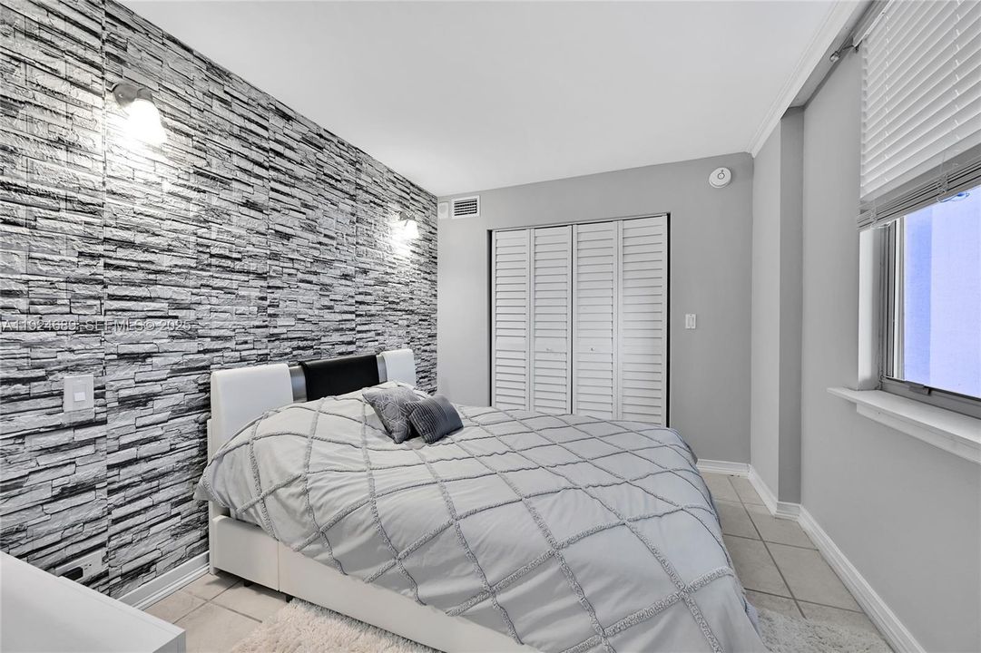 For Sale: $525,000 (2 beds, 2 baths, 1065 Square Feet)