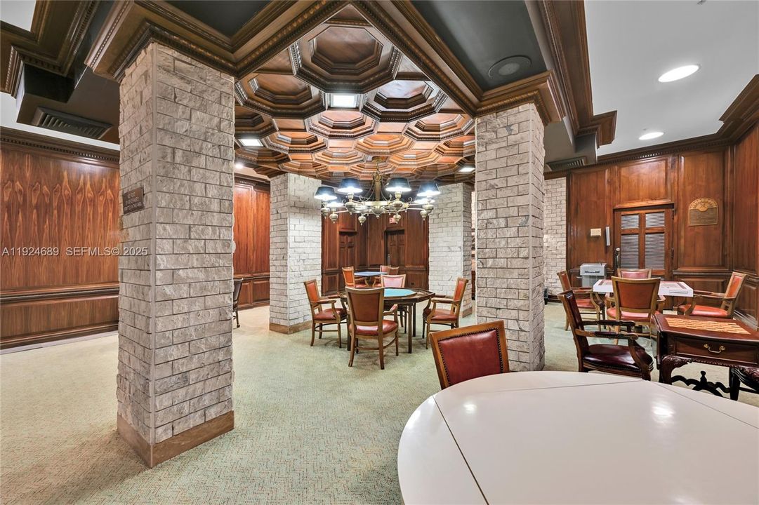 For Sale: $525,000 (2 beds, 2 baths, 1065 Square Feet)