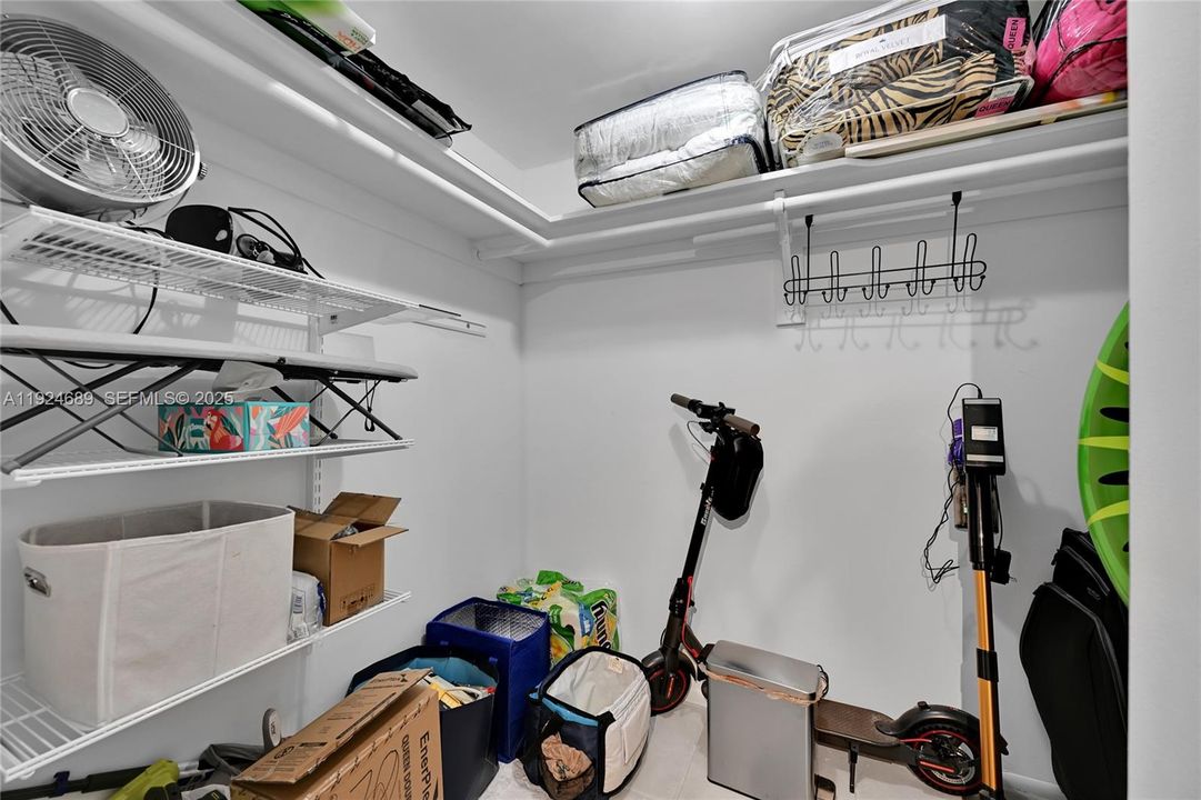 For Sale: $525,000 (2 beds, 2 baths, 1065 Square Feet)