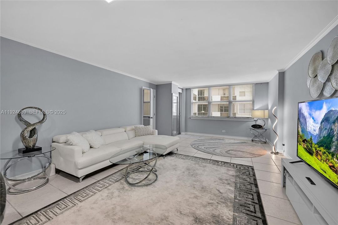 For Sale: $525,000 (2 beds, 2 baths, 1065 Square Feet)