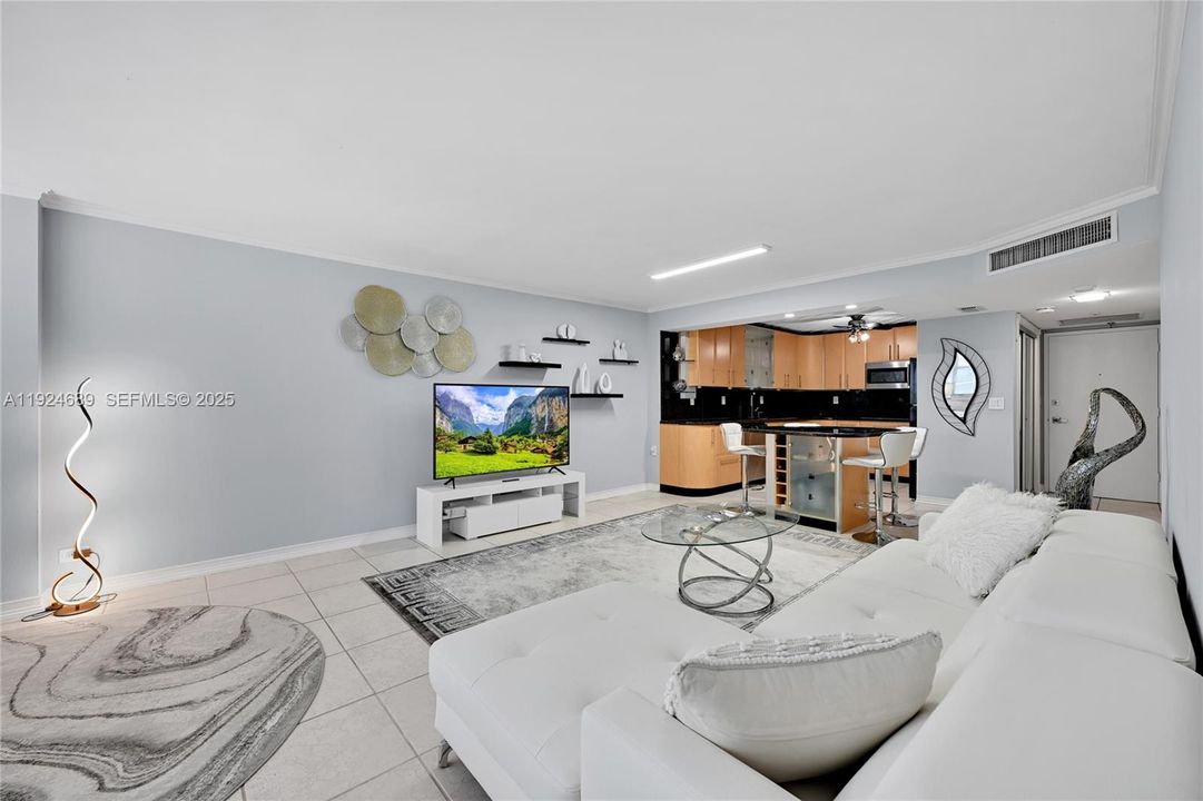 For Sale: $525,000 (2 beds, 2 baths, 1065 Square Feet)