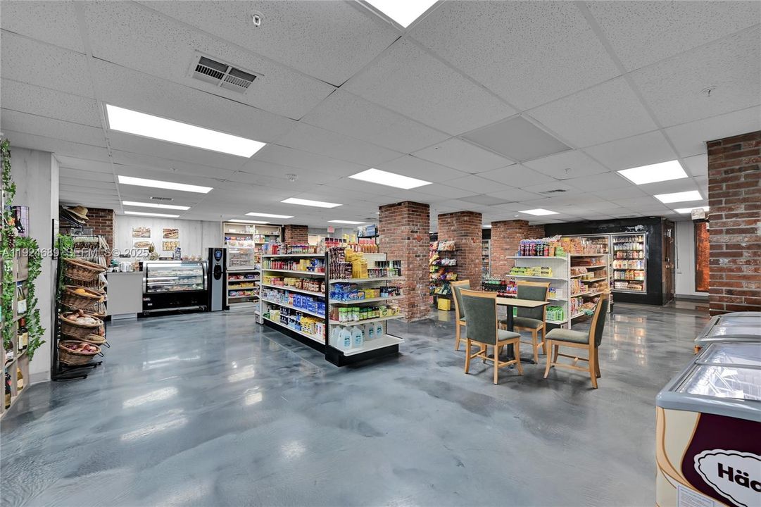 For Sale: $525,000 (2 beds, 2 baths, 1065 Square Feet)