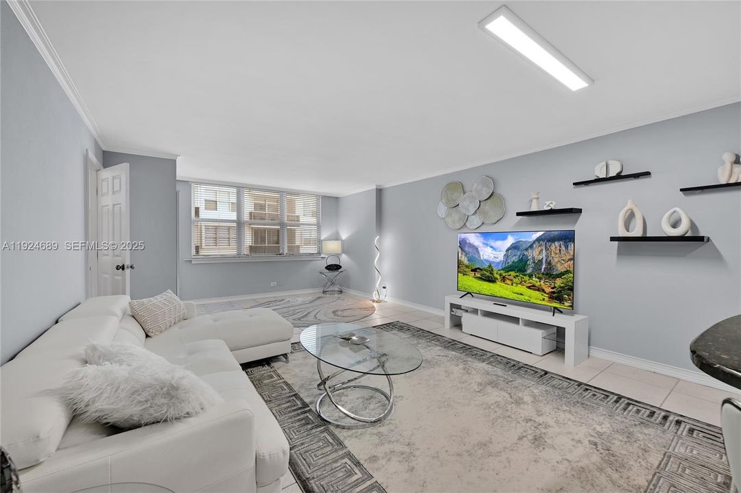 For Sale: $525,000 (2 beds, 2 baths, 1065 Square Feet)