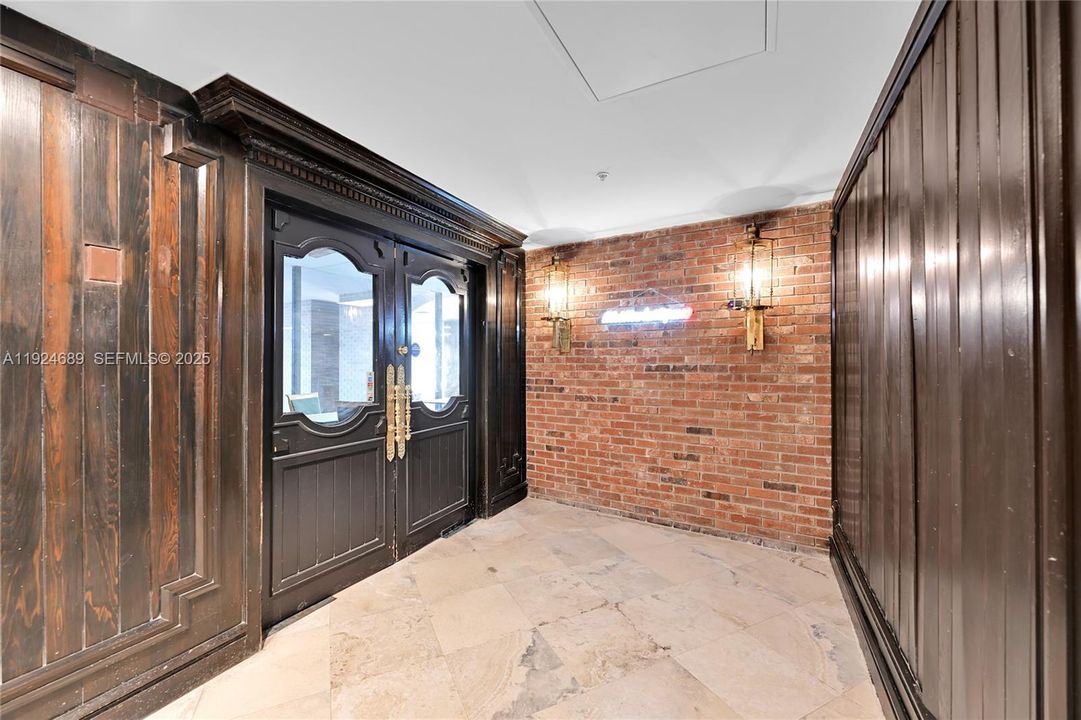 For Sale: $525,000 (2 beds, 2 baths, 1065 Square Feet)