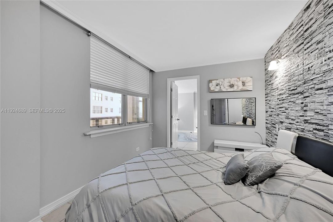 For Sale: $525,000 (2 beds, 2 baths, 1065 Square Feet)