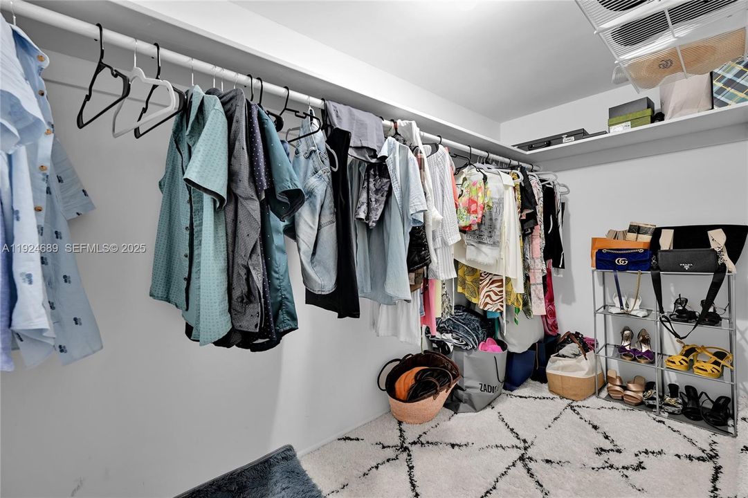 For Sale: $525,000 (2 beds, 2 baths, 1065 Square Feet)