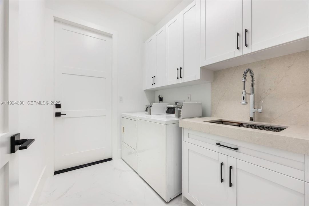 En Renta: $14,500 (5 camas, 3 baños, 2754 Pies cuadrados)