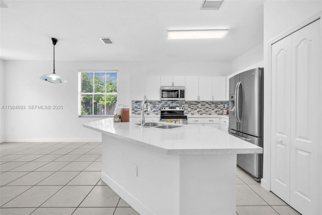 For Sale: $895,000 (4 beds, 3 baths, 2563 Square Feet)