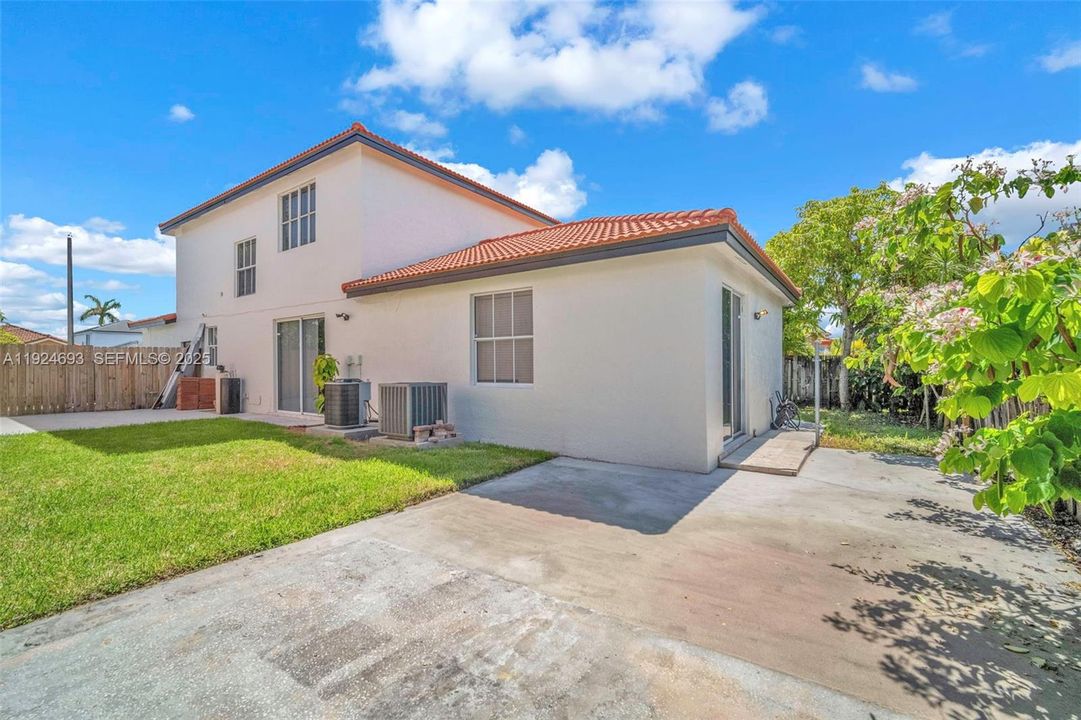 For Sale: $895,000 (4 beds, 3 baths, 2563 Square Feet)